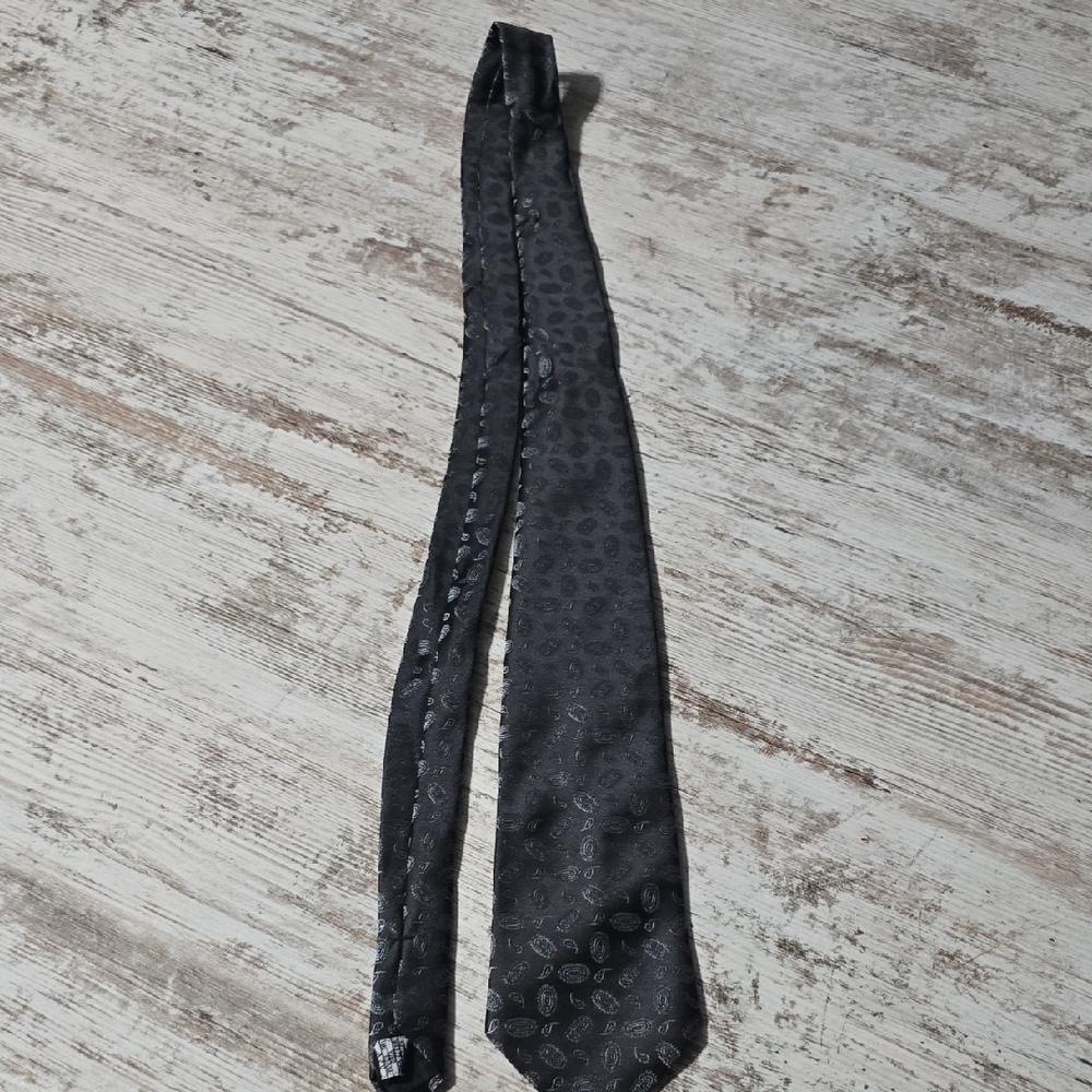 Elegant Black Patterned Tie